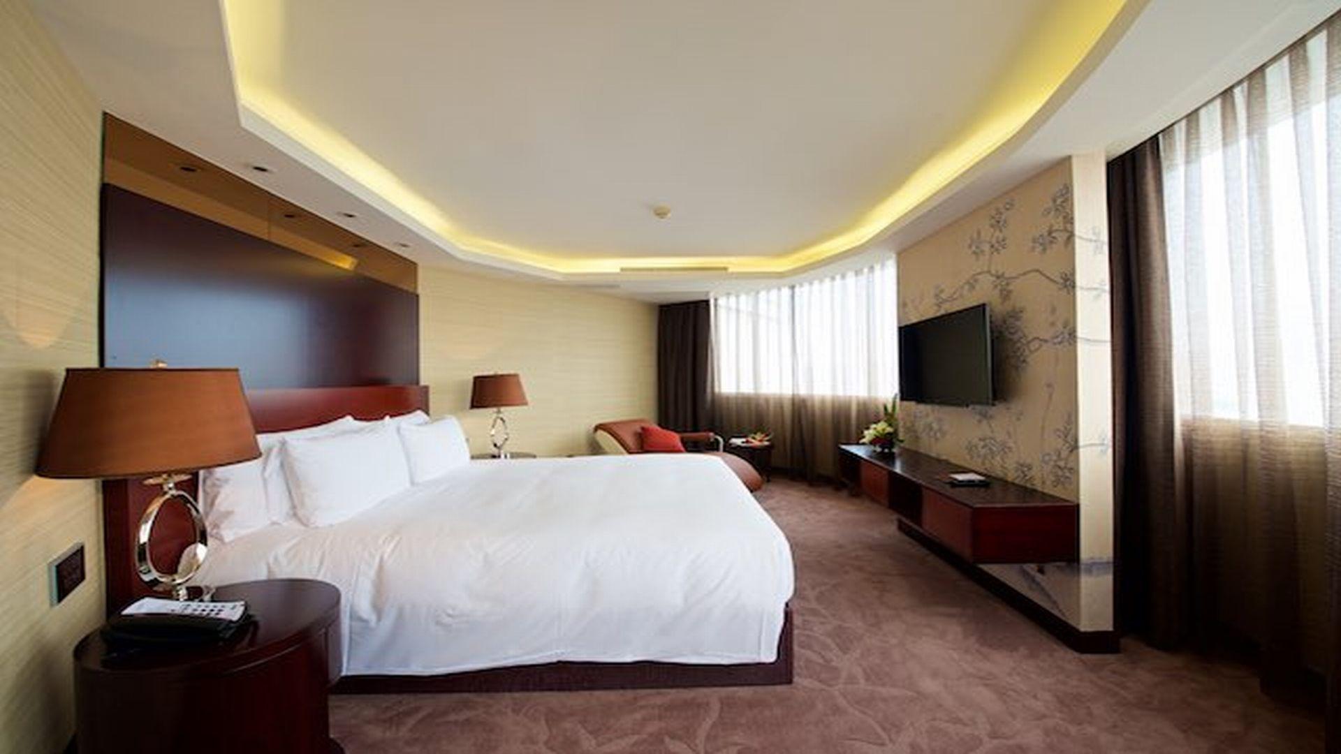 Madison Hongqiao Hotel 3*