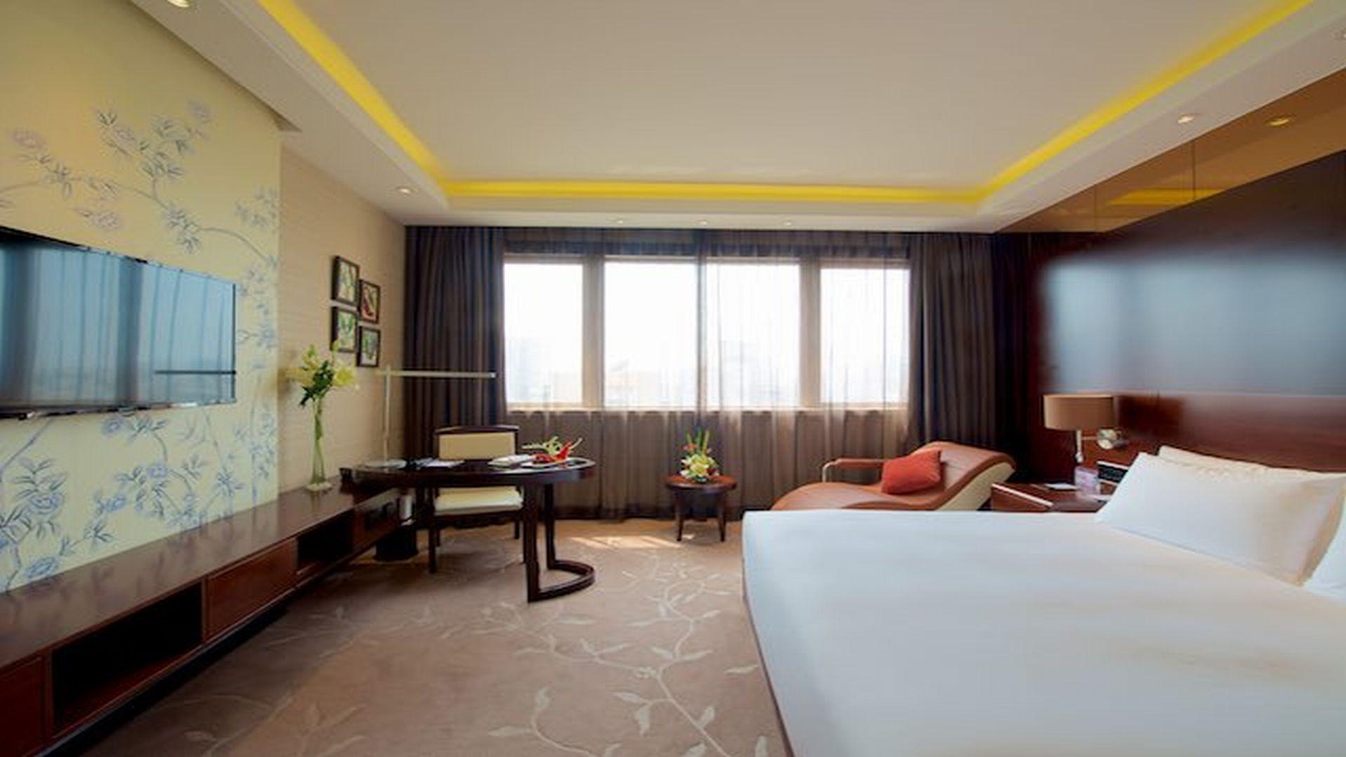 Madison Hongqiao Hotel 3*
